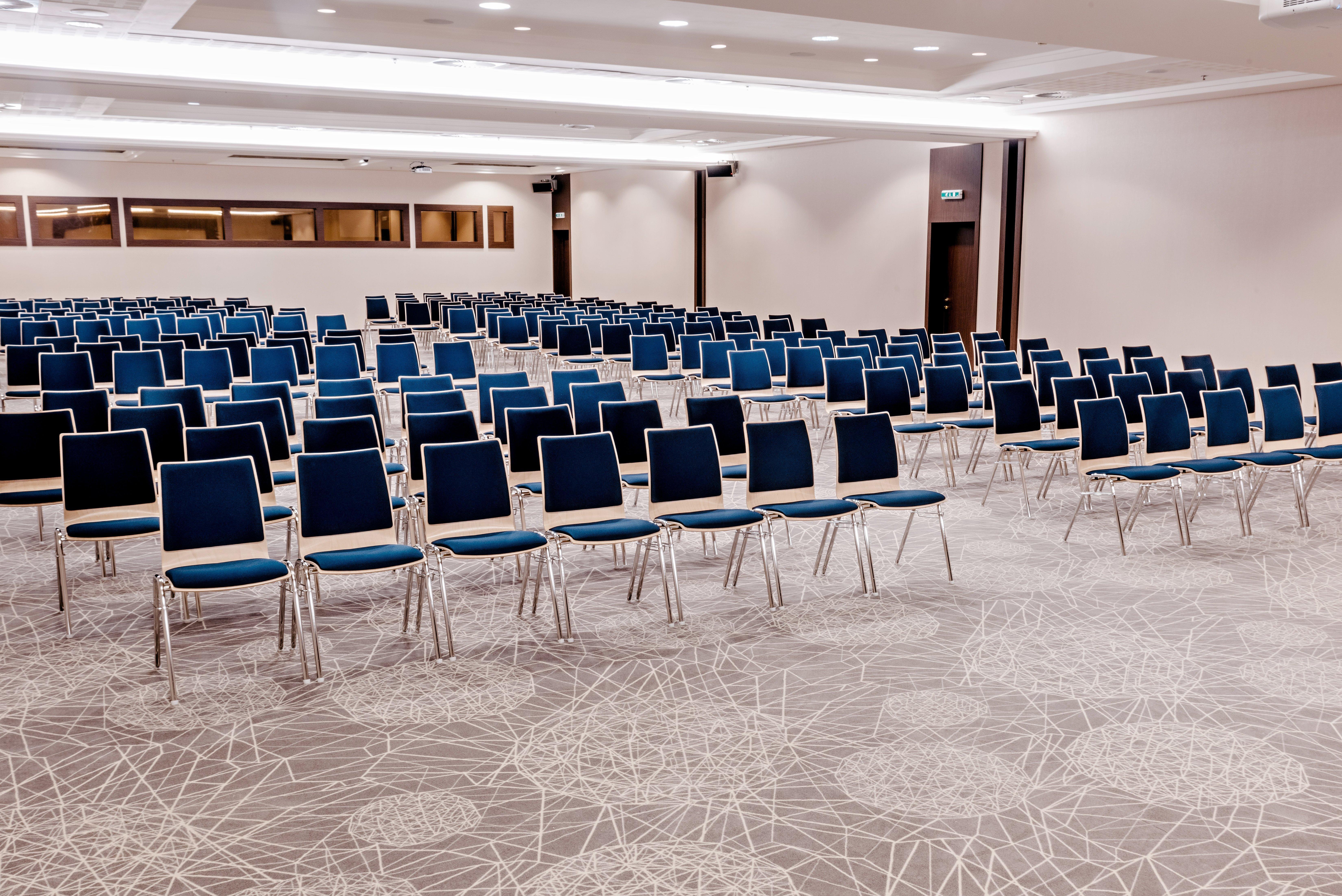 Hotel Crowne Plaza Bratislava By Ihg Esterno foto