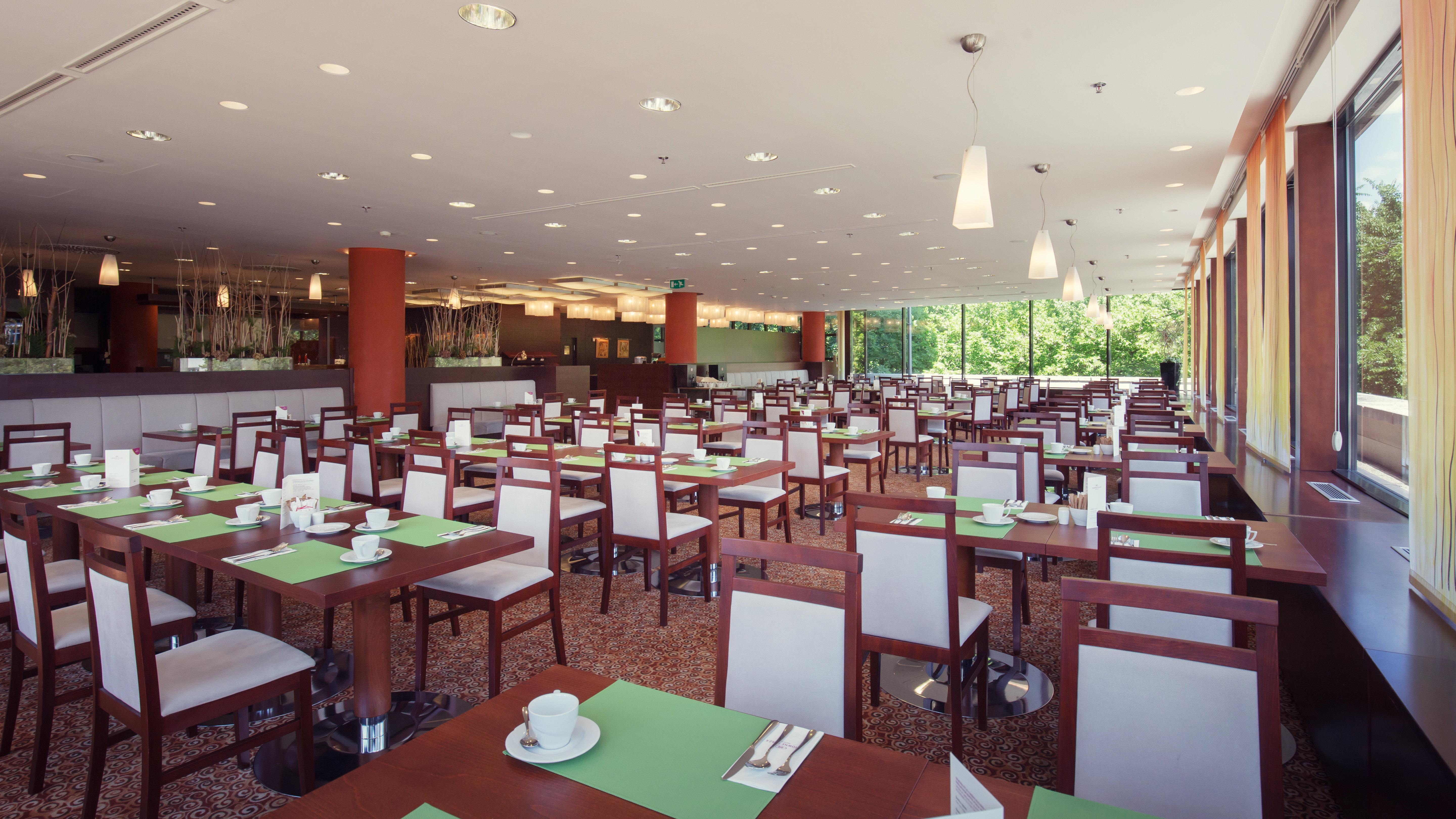 Hotel Crowne Plaza Bratislava By Ihg Esterno foto