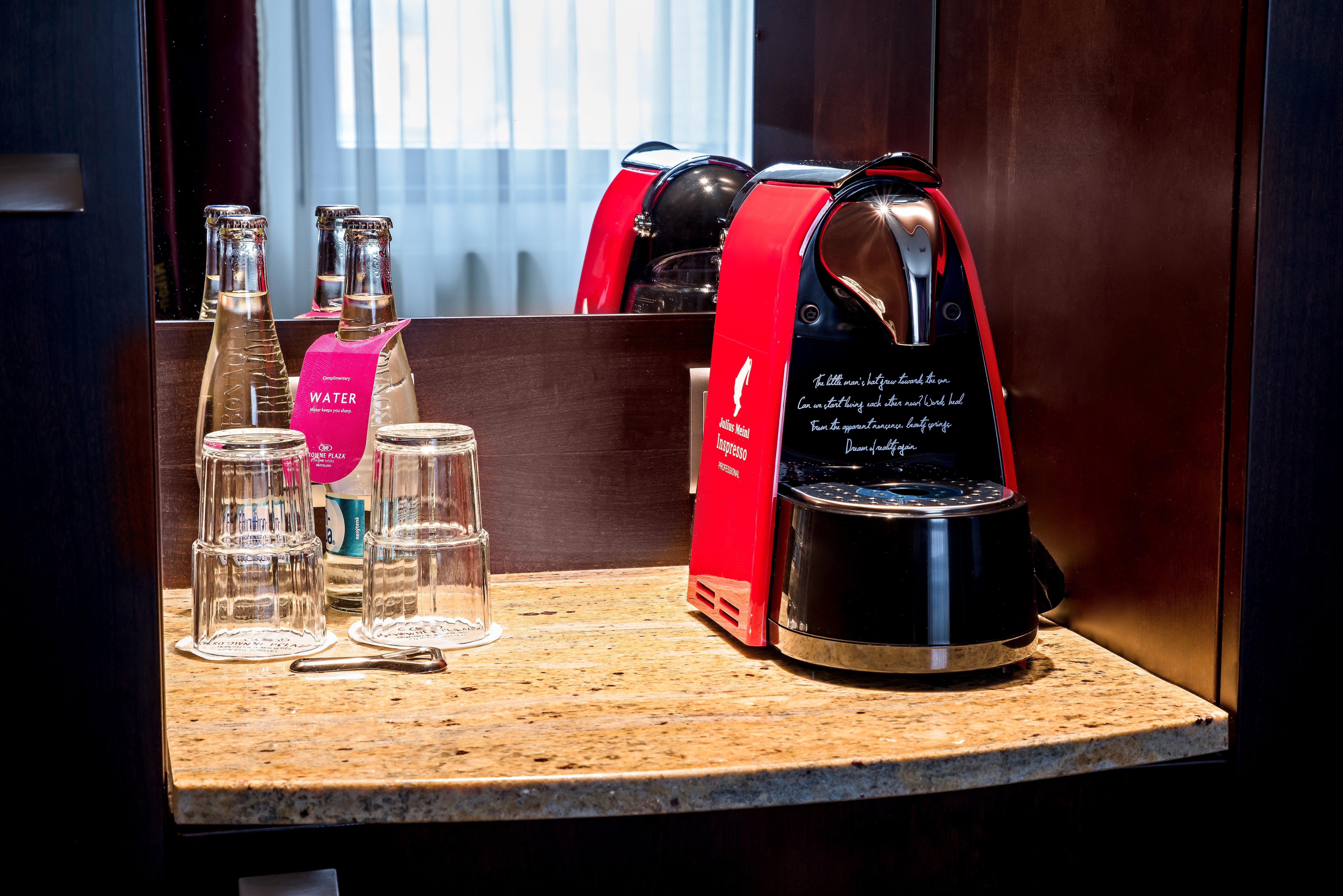 Hotel Crowne Plaza Bratislava By Ihg Esterno foto