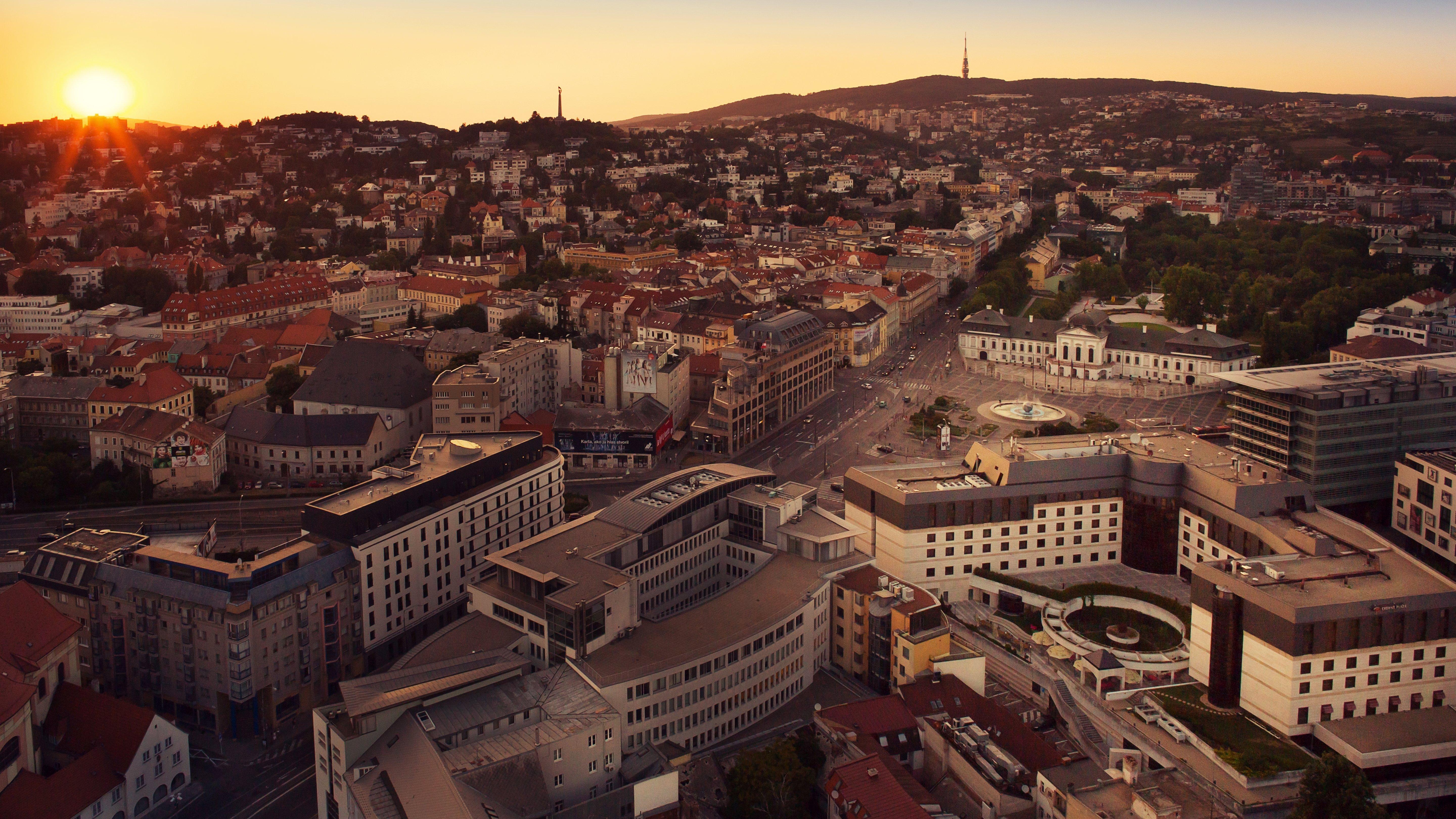 Hotel Crowne Plaza Bratislava By Ihg Esterno foto