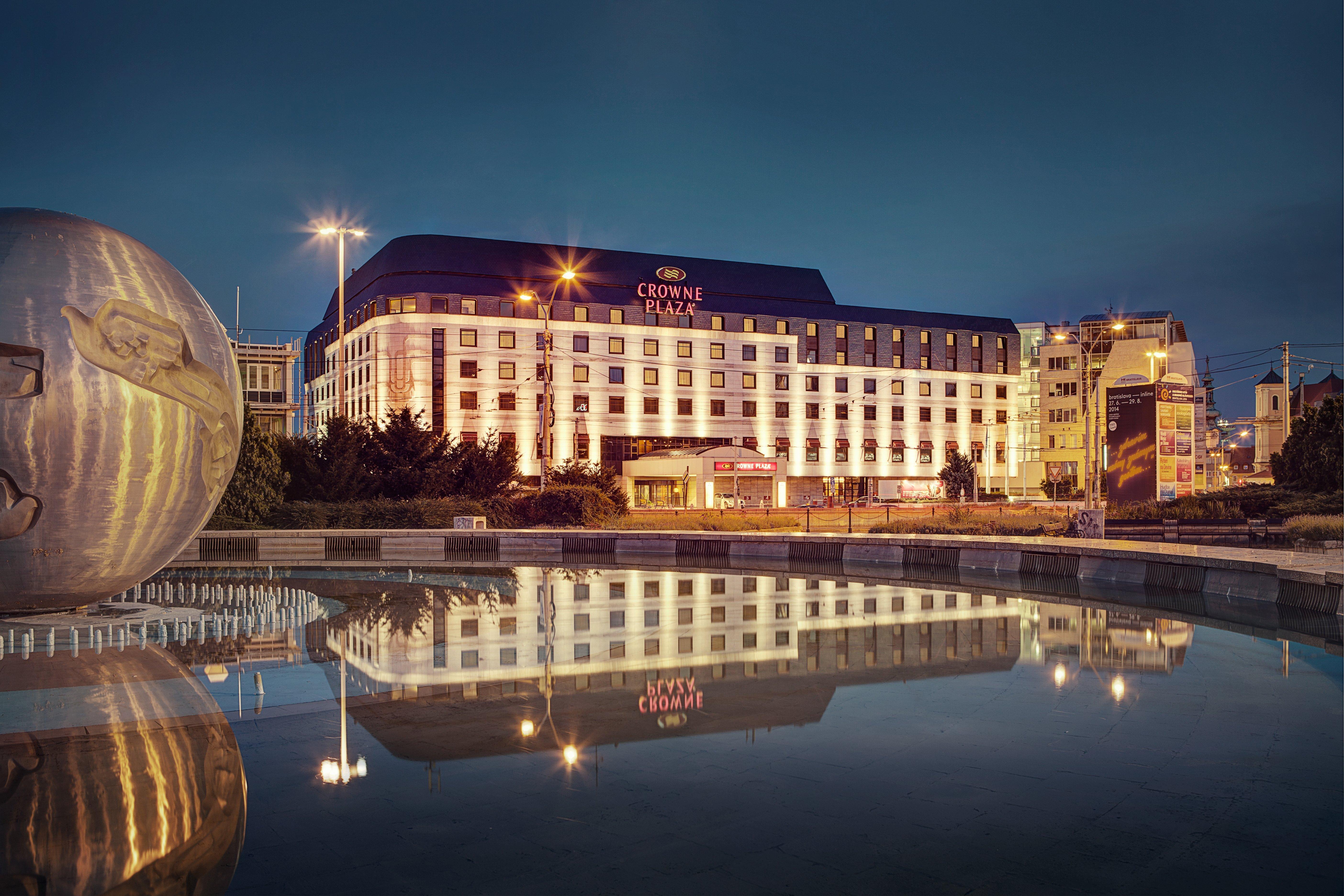 Hotel Crowne Plaza Bratislava By Ihg Esterno foto