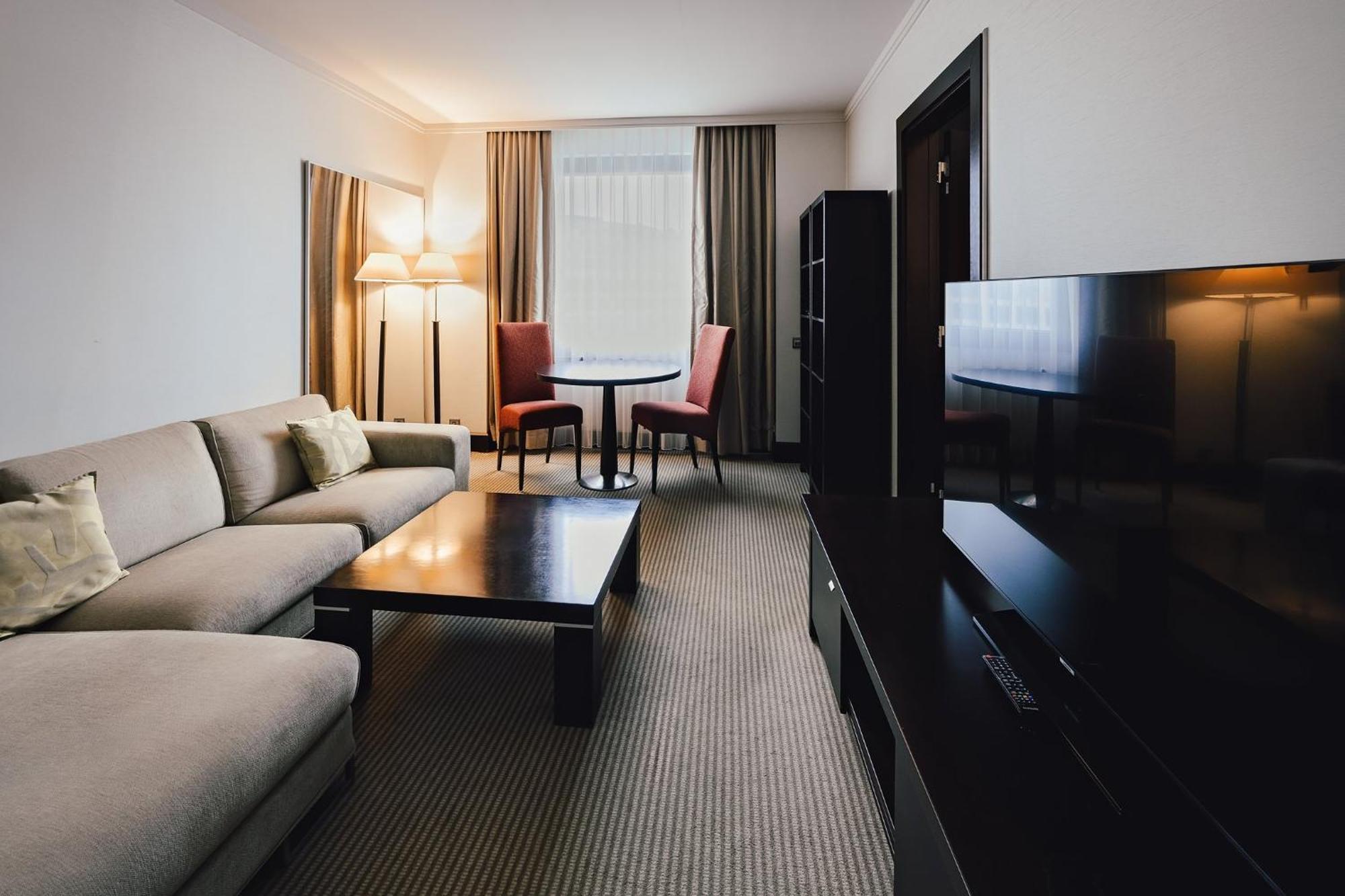 Hotel Crowne Plaza Bratislava By Ihg Esterno foto