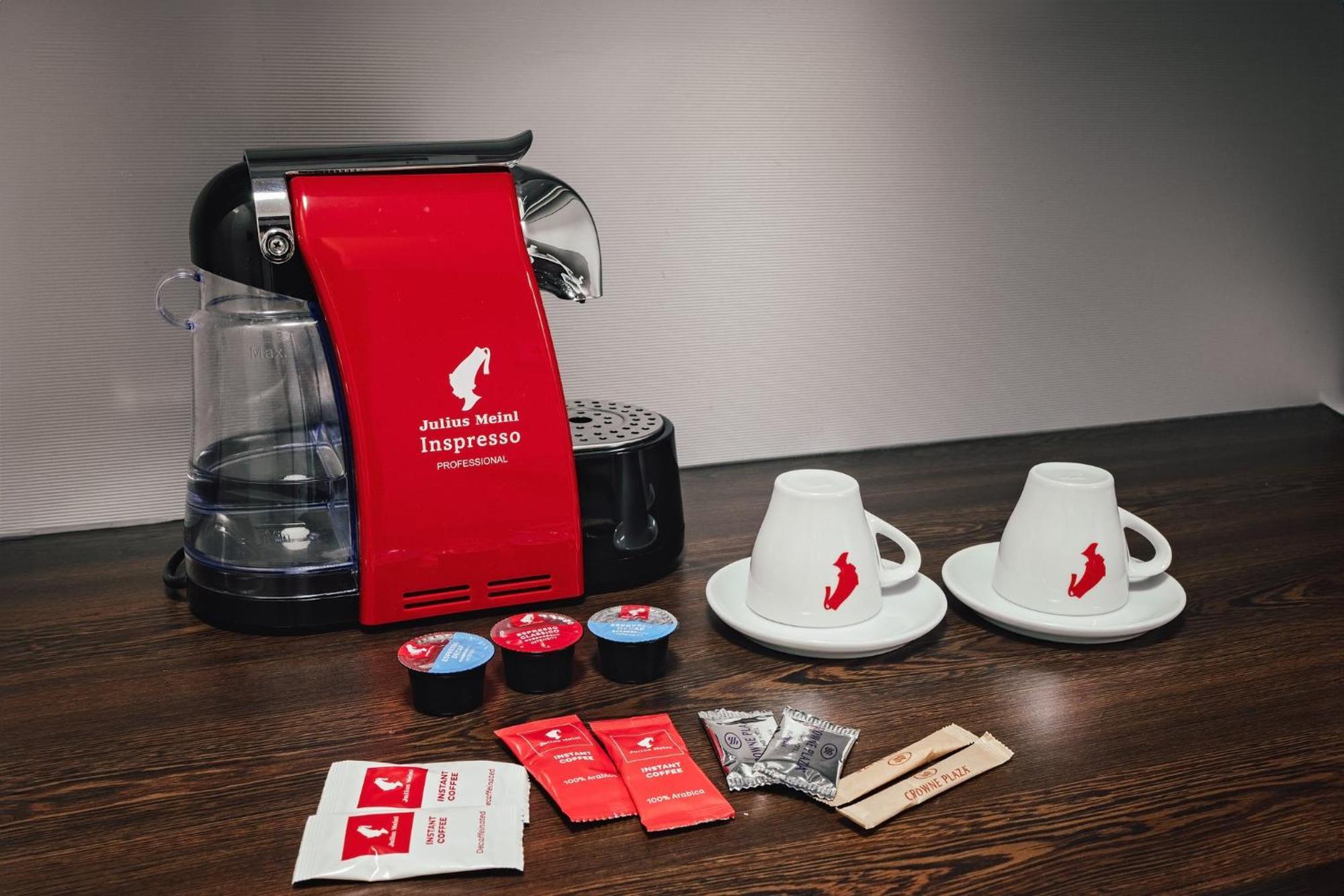 Hotel Crowne Plaza Bratislava By Ihg Esterno foto