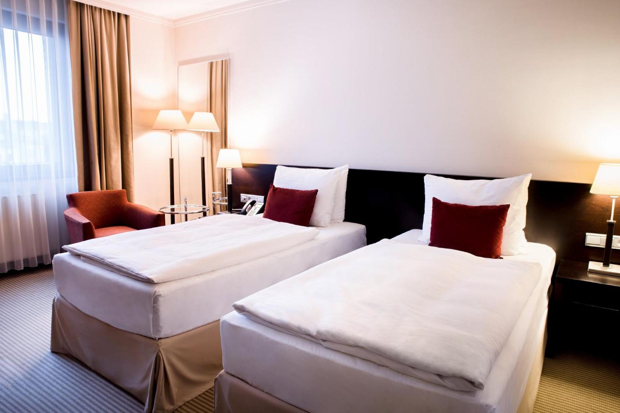 Hotel Crowne Plaza Bratislava By Ihg Esterno foto