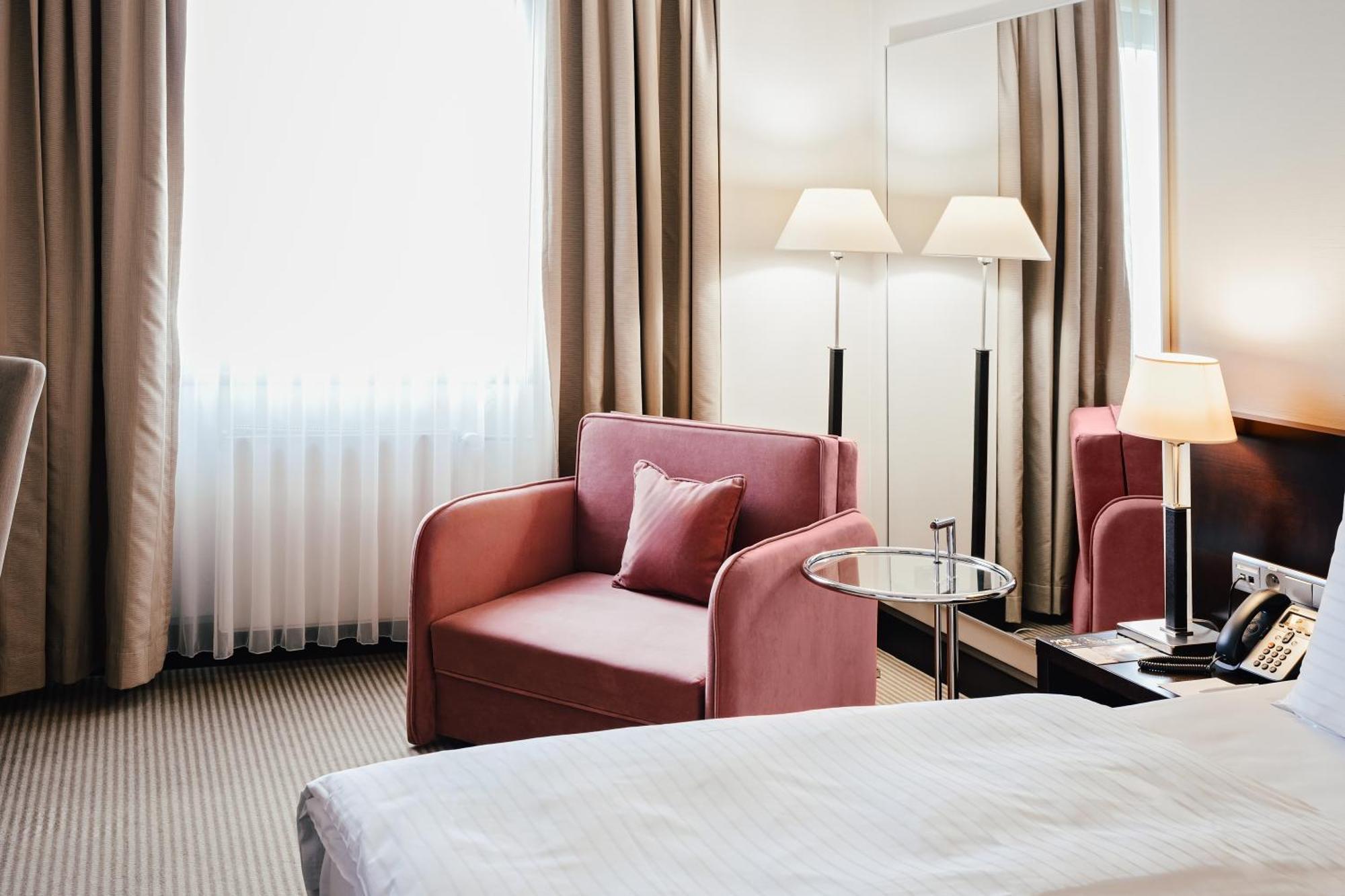 Hotel Crowne Plaza Bratislava By Ihg Esterno foto