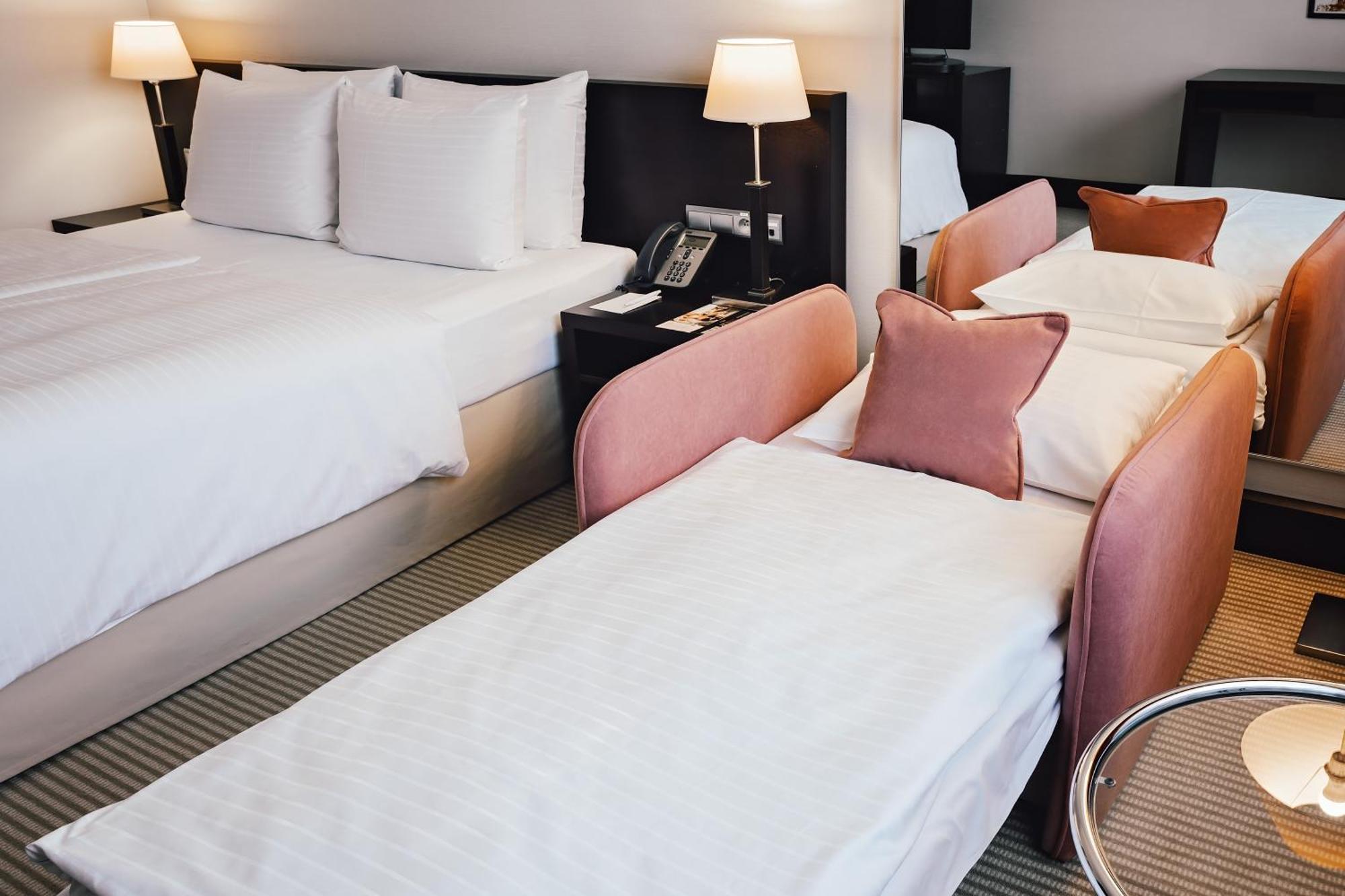 Hotel Crowne Plaza Bratislava By Ihg Esterno foto