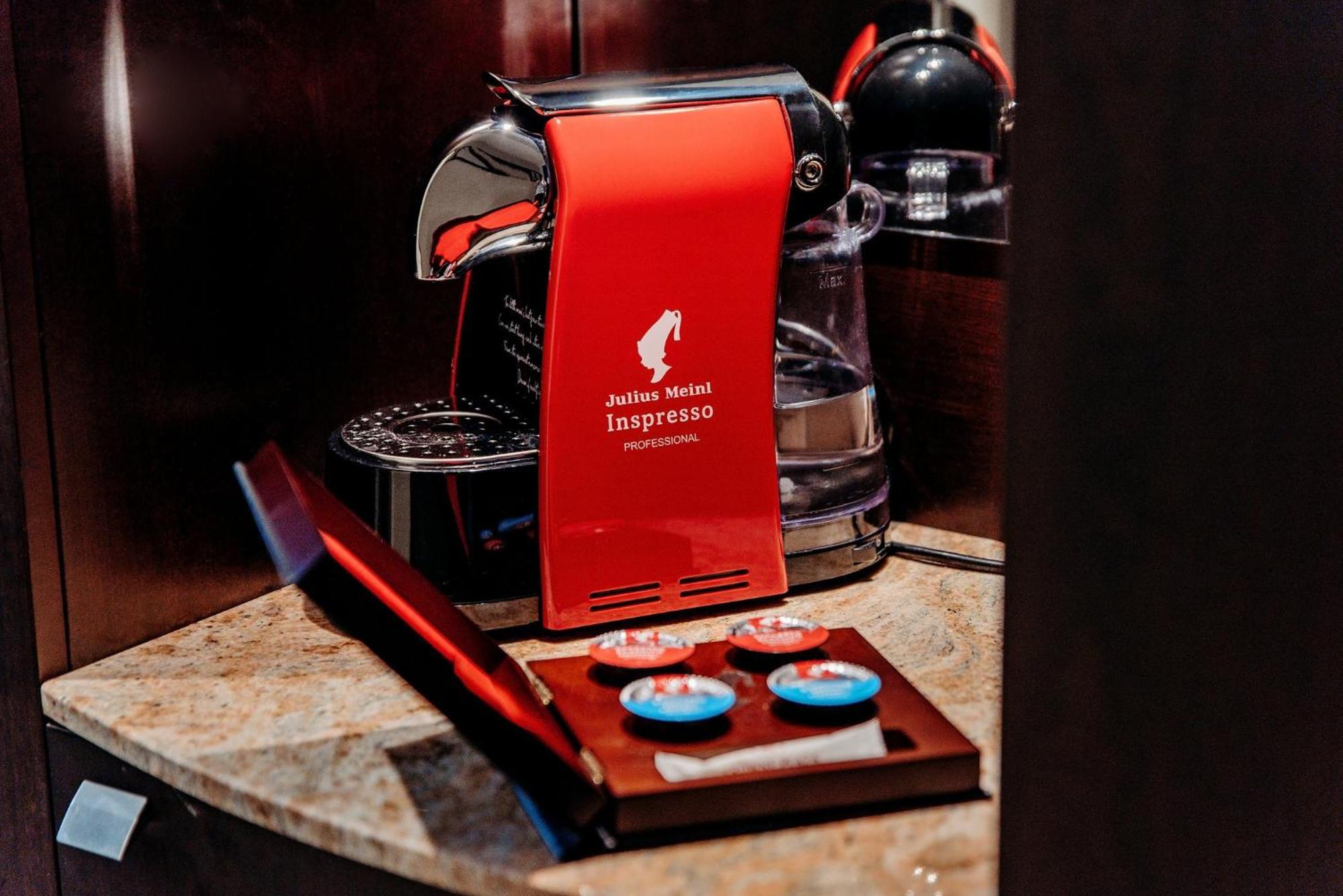 Hotel Crowne Plaza Bratislava By Ihg Esterno foto