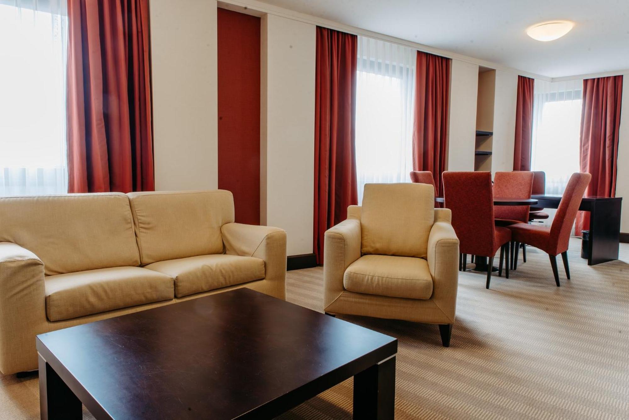 Hotel Crowne Plaza Bratislava By Ihg Esterno foto