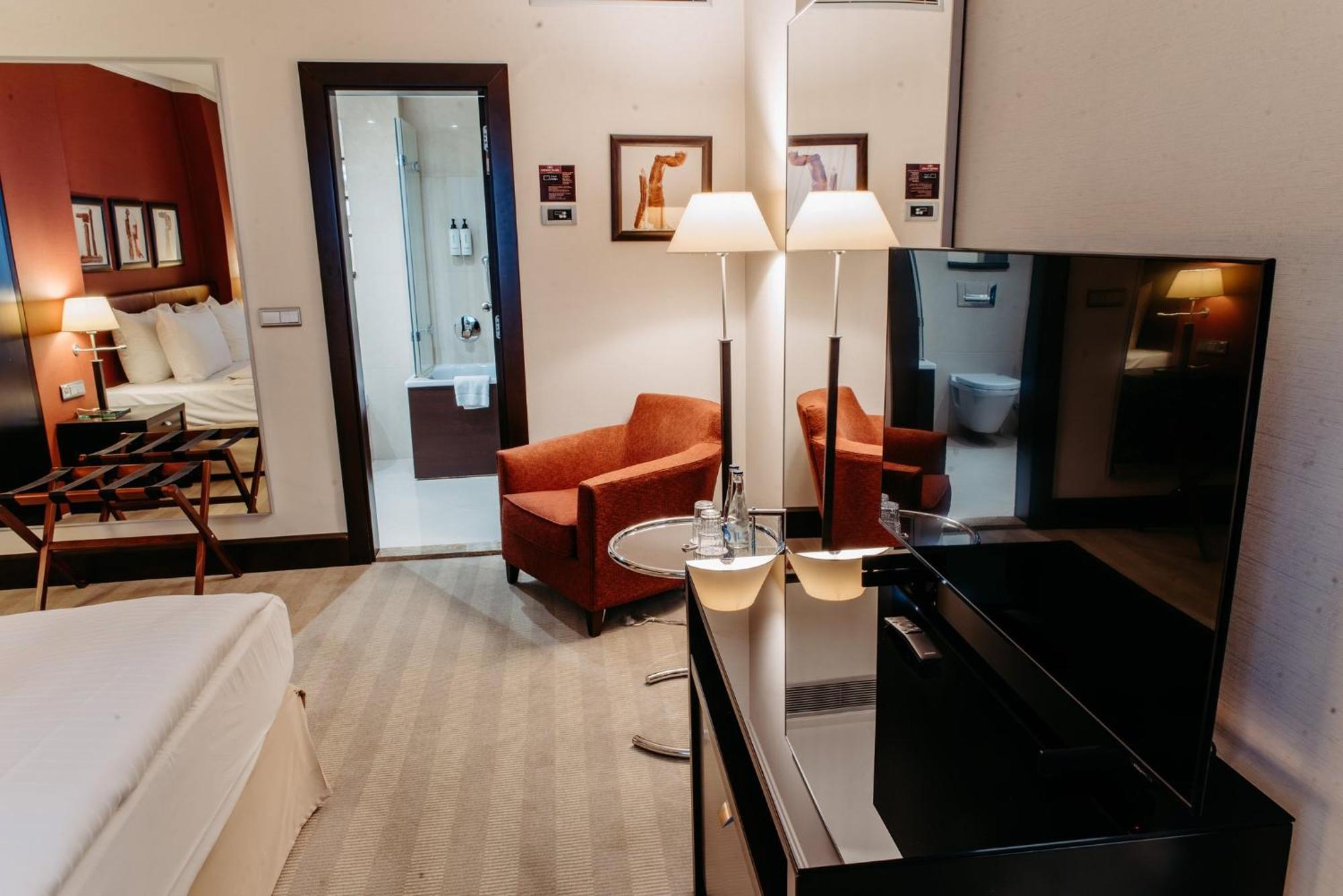 Hotel Crowne Plaza Bratislava By Ihg Esterno foto