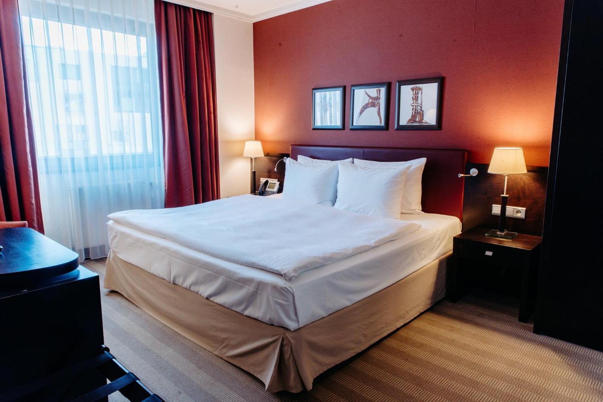 Hotel Crowne Plaza Bratislava By Ihg Esterno foto
