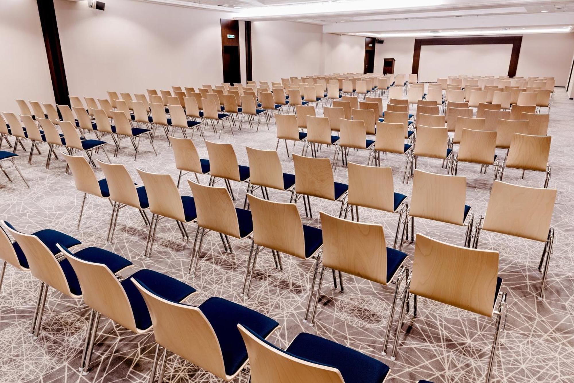 Hotel Crowne Plaza Bratislava By Ihg Esterno foto