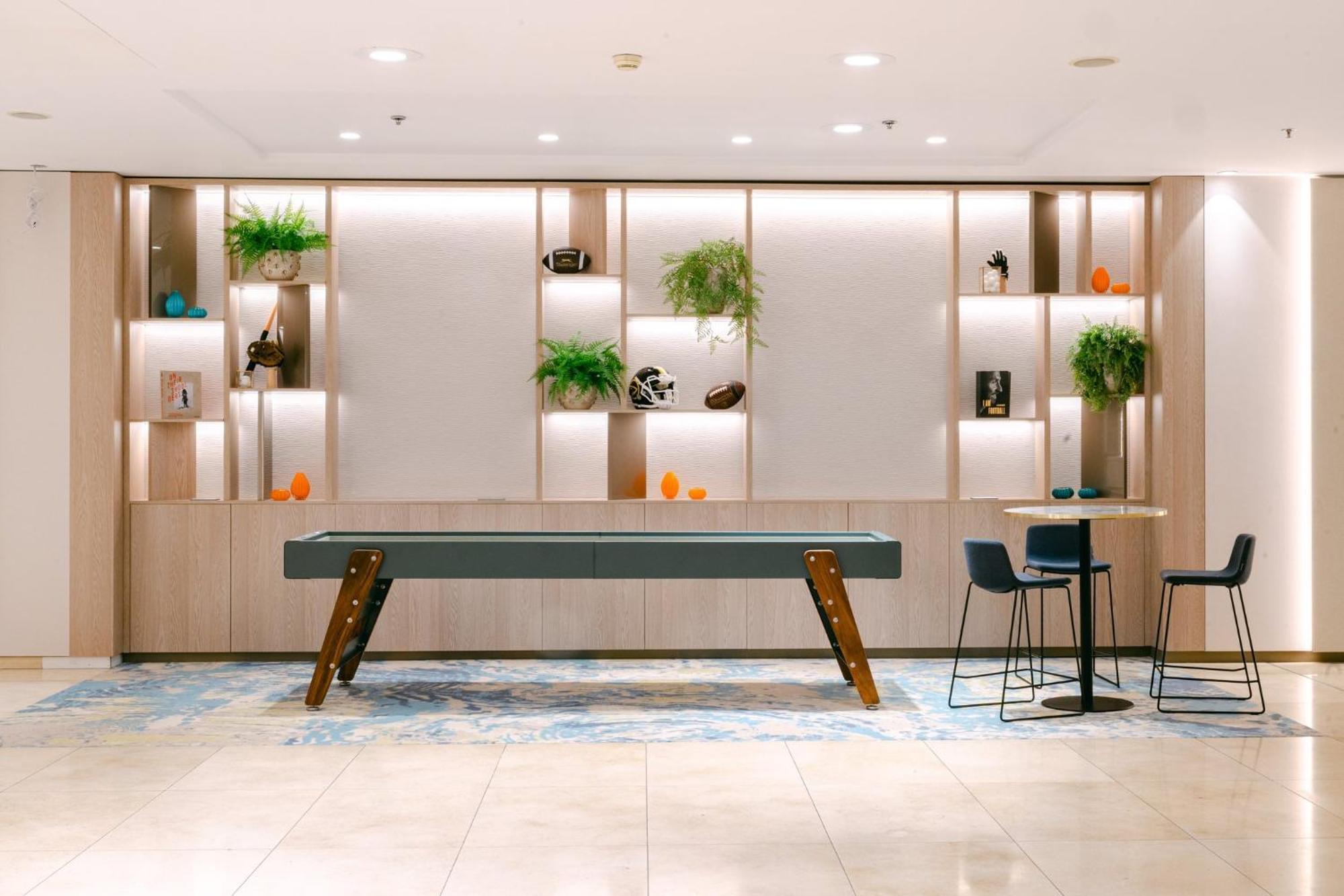 Hotel Crowne Plaza Bratislava By Ihg Esterno foto