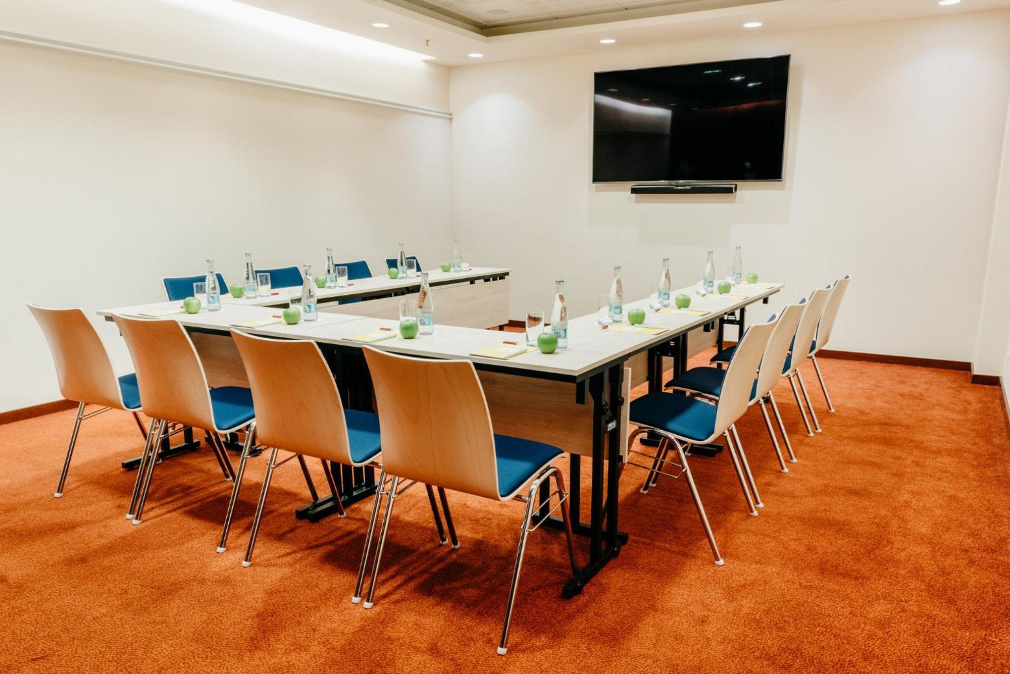Hotel Crowne Plaza Bratislava By Ihg Esterno foto