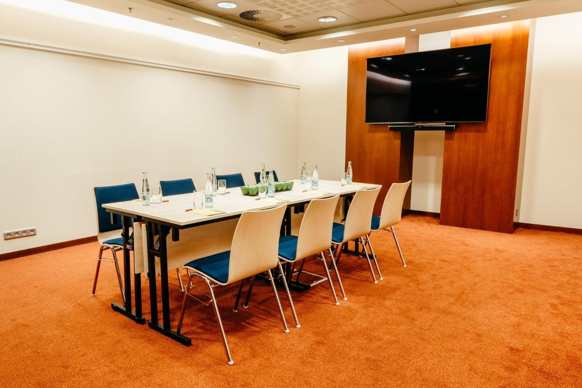 Hotel Crowne Plaza Bratislava By Ihg Esterno foto