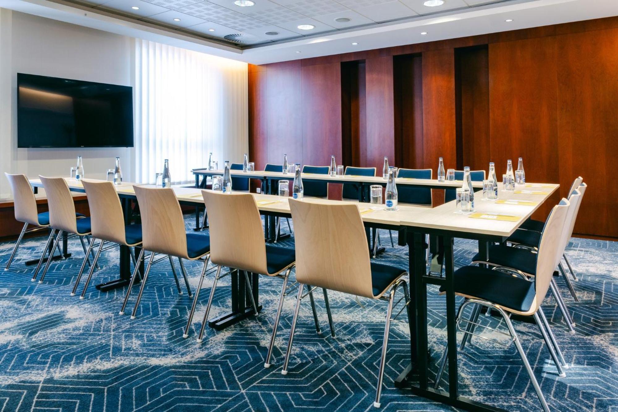 Hotel Crowne Plaza Bratislava By Ihg Esterno foto