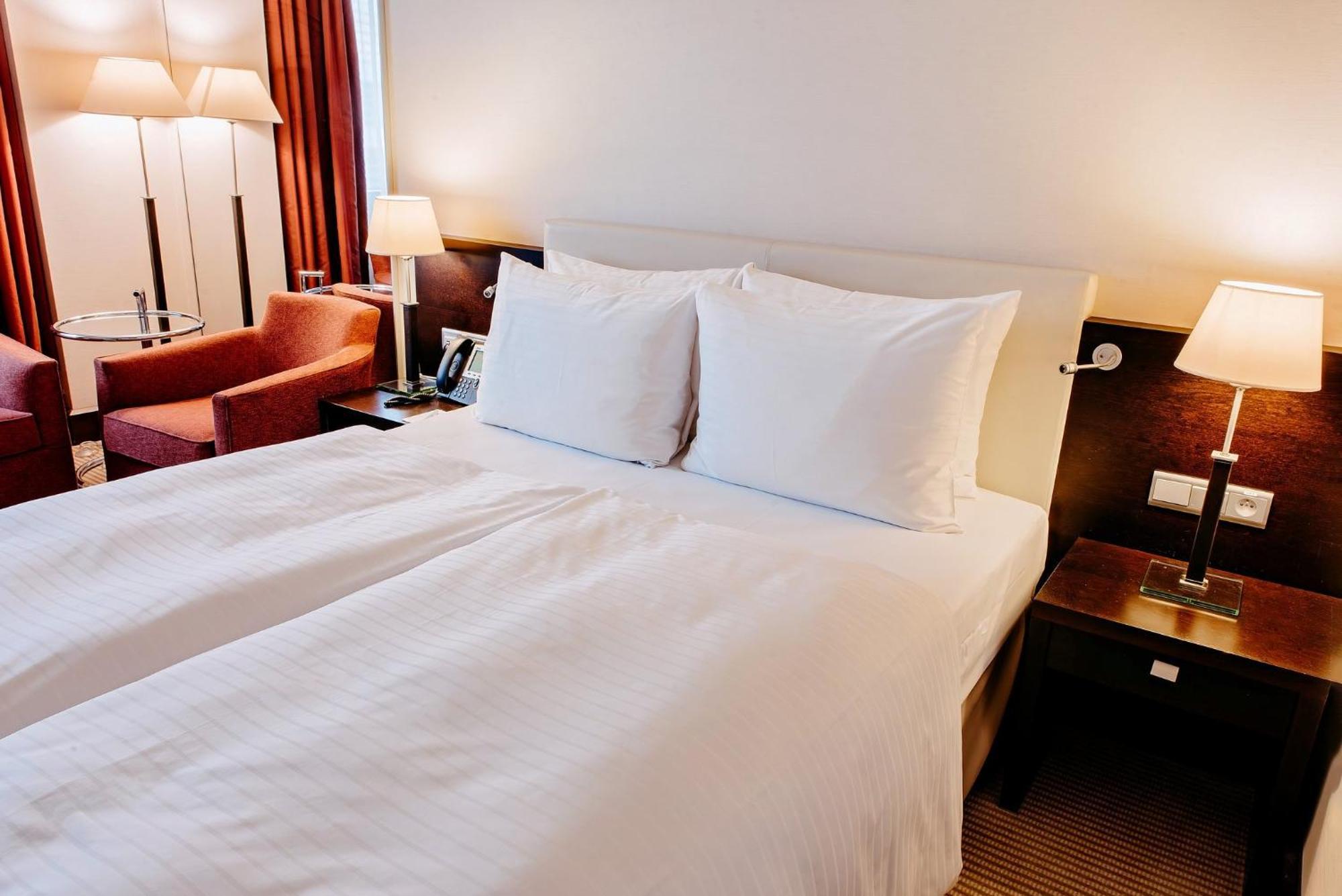 Hotel Crowne Plaza Bratislava By Ihg Esterno foto